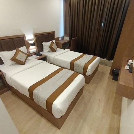 Hotel Beverly Palace Santacruz - Near Bkc - Mumbai Airport T1 Eksteriør billede
