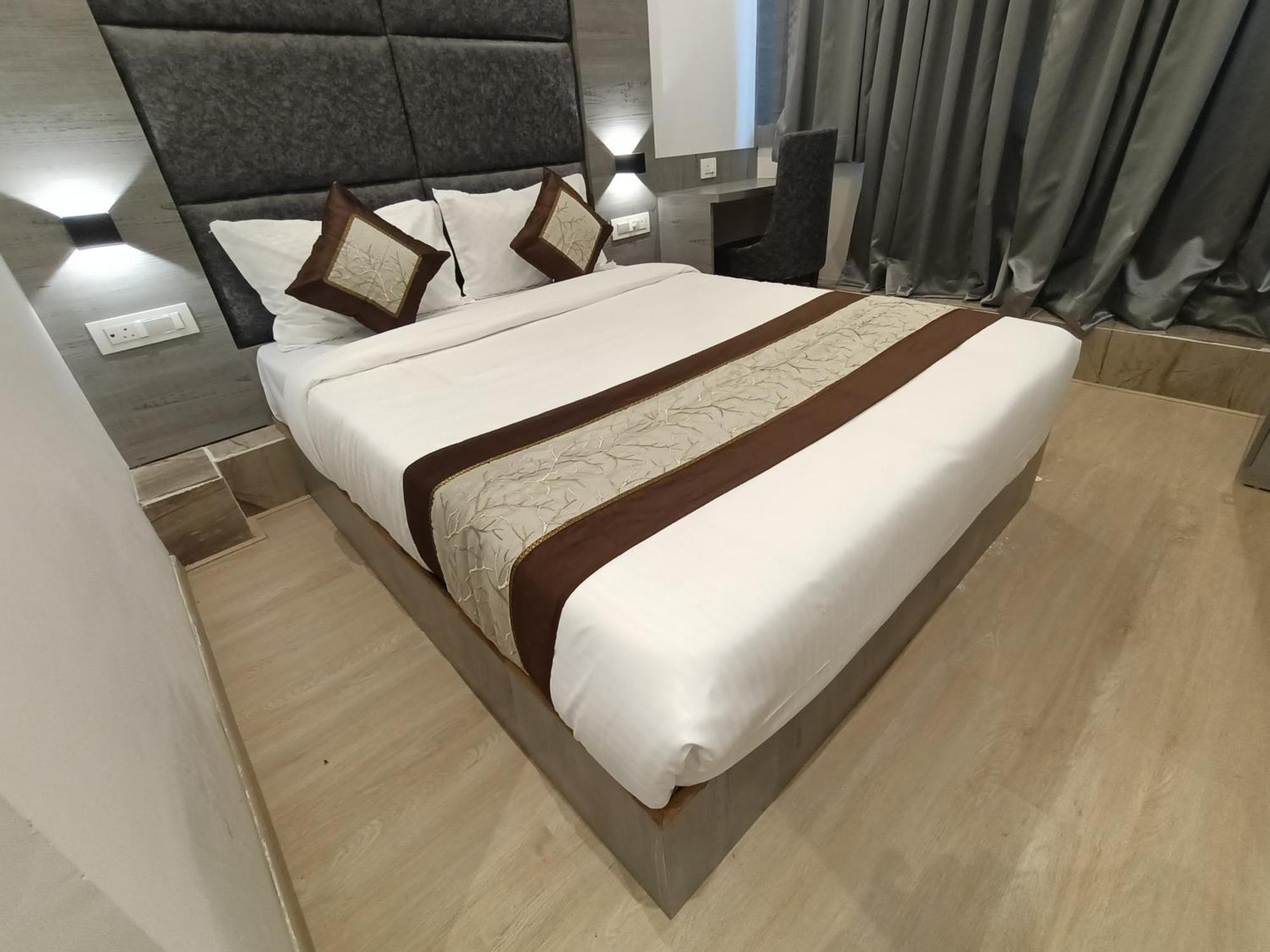 Hotel Beverly Palace Santacruz - Near Bkc - Mumbai Airport T1 Eksteriør billede
