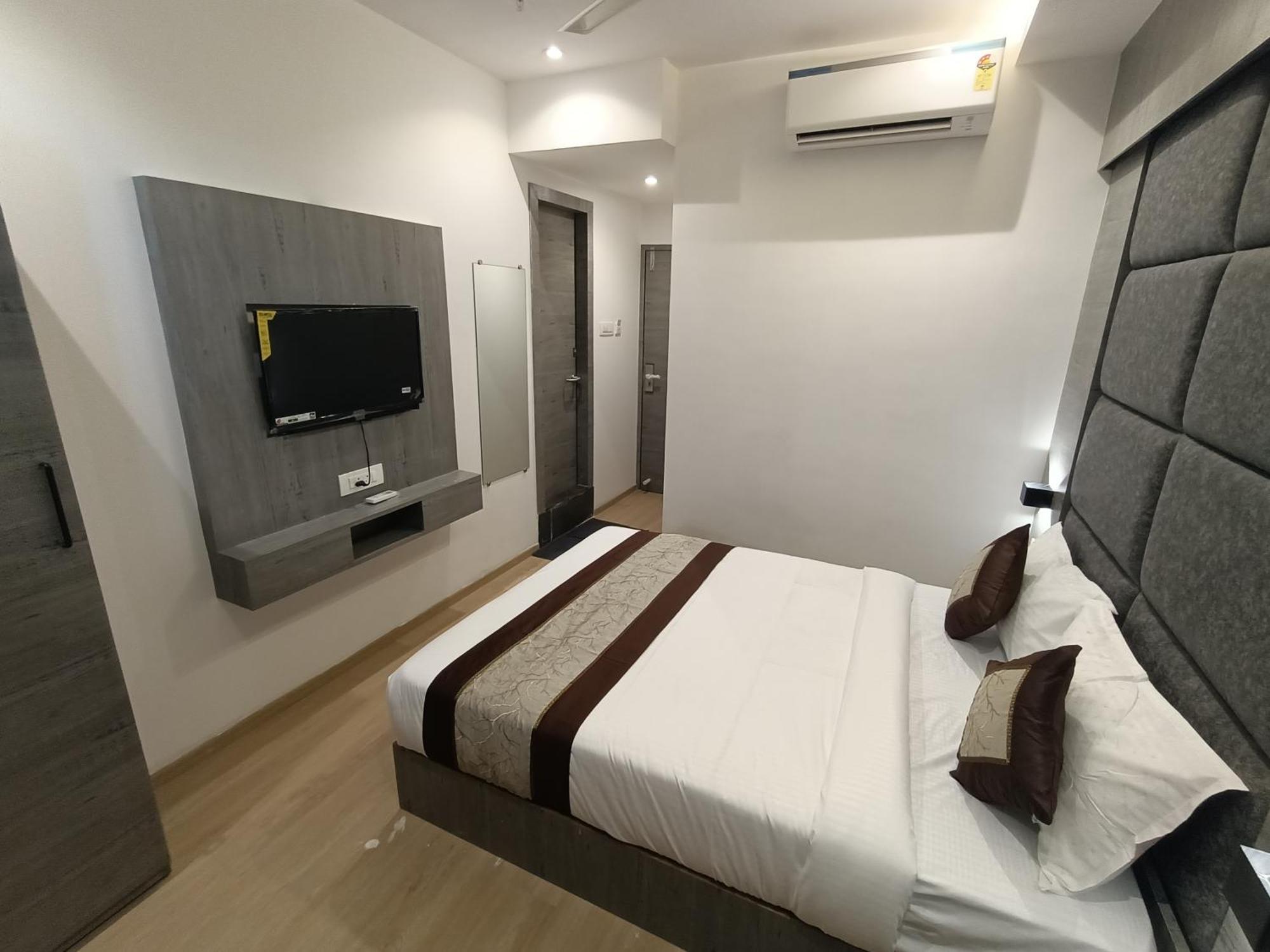 Hotel Beverly Palace Santacruz - Near Bkc - Mumbai Airport T1 Eksteriør billede