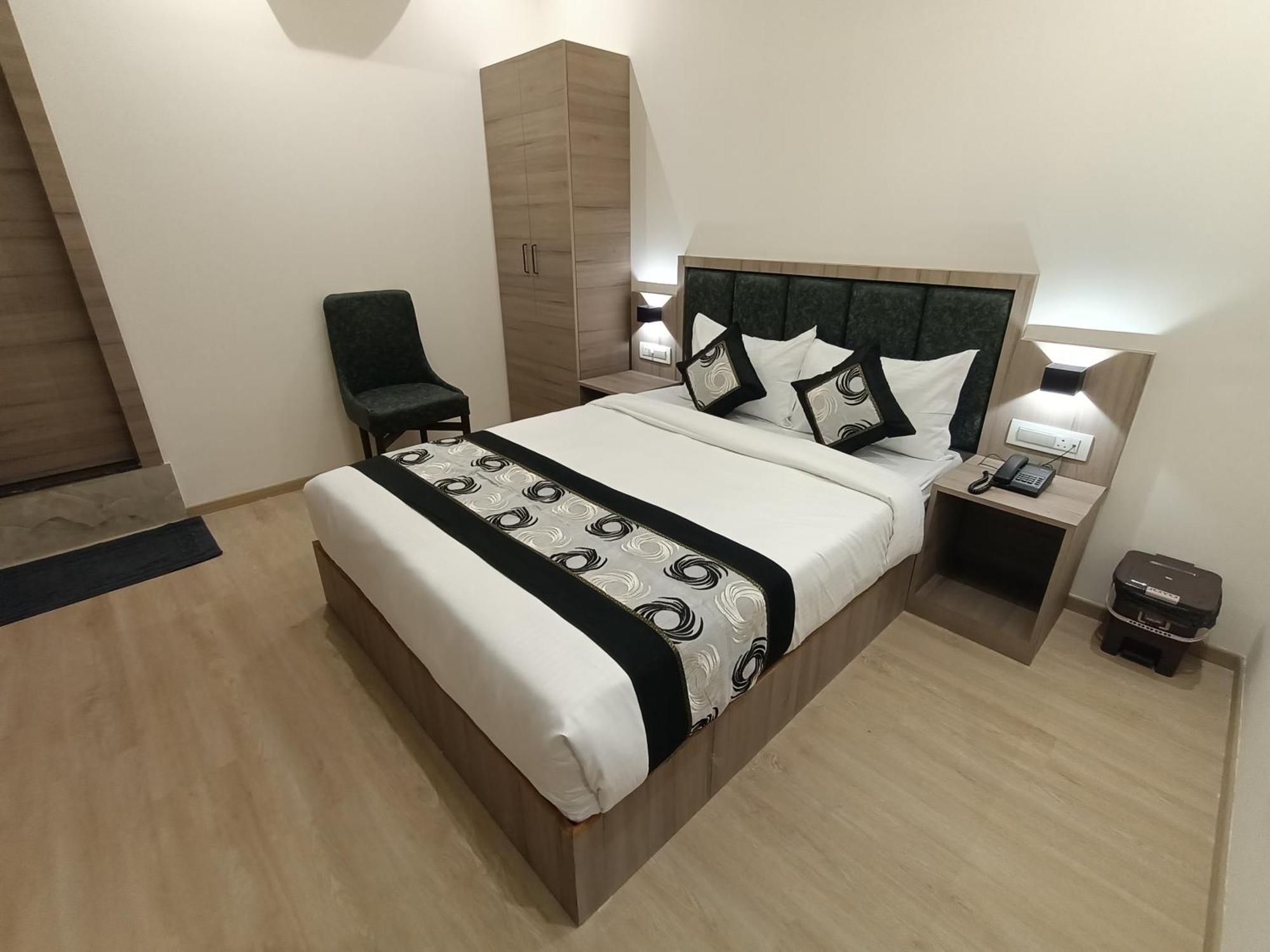 Hotel Beverly Palace Santacruz - Near Bkc - Mumbai Airport T1 Eksteriør billede