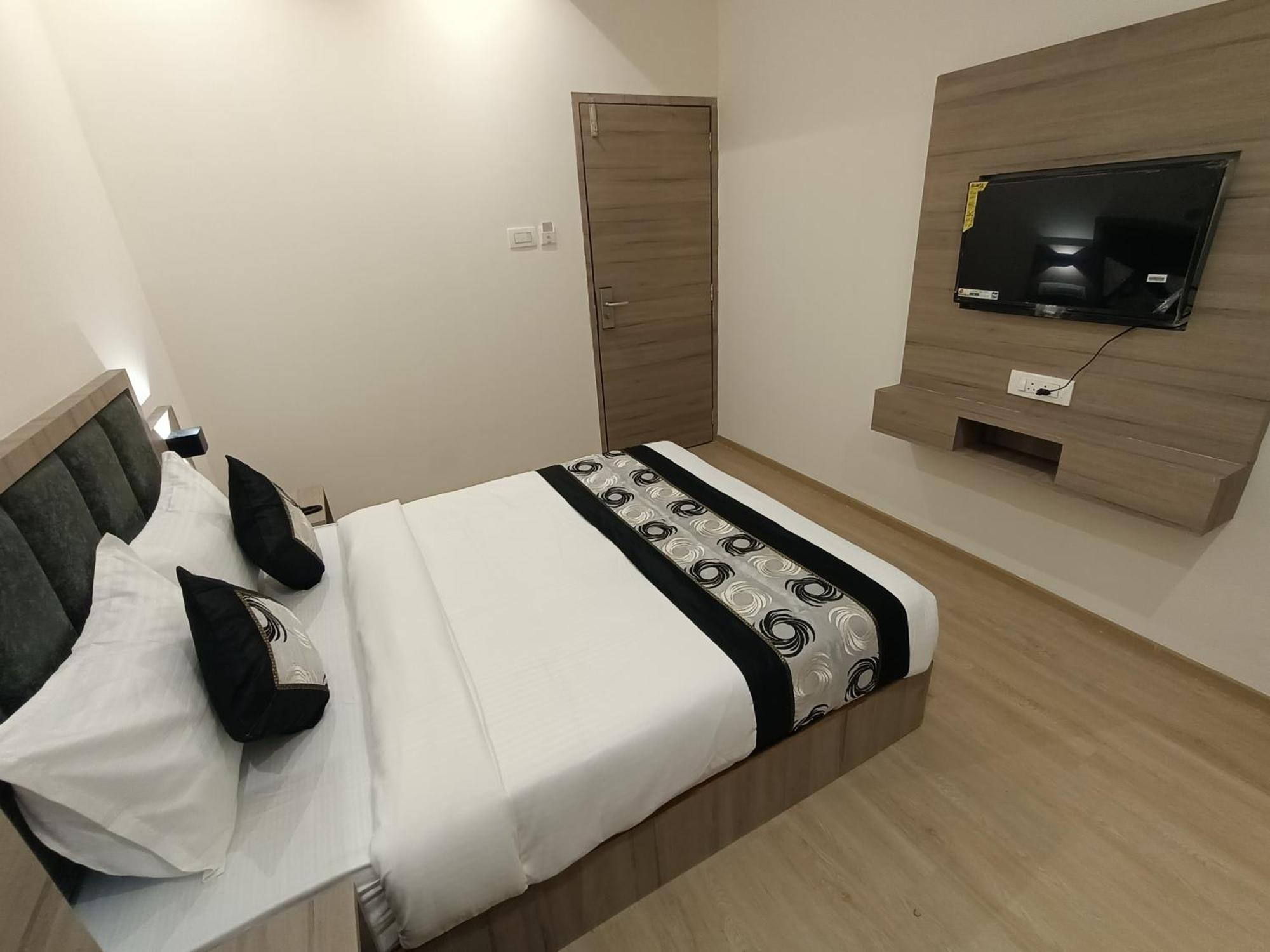 Hotel Beverly Palace Santacruz - Near Bkc - Mumbai Airport T1 Eksteriør billede