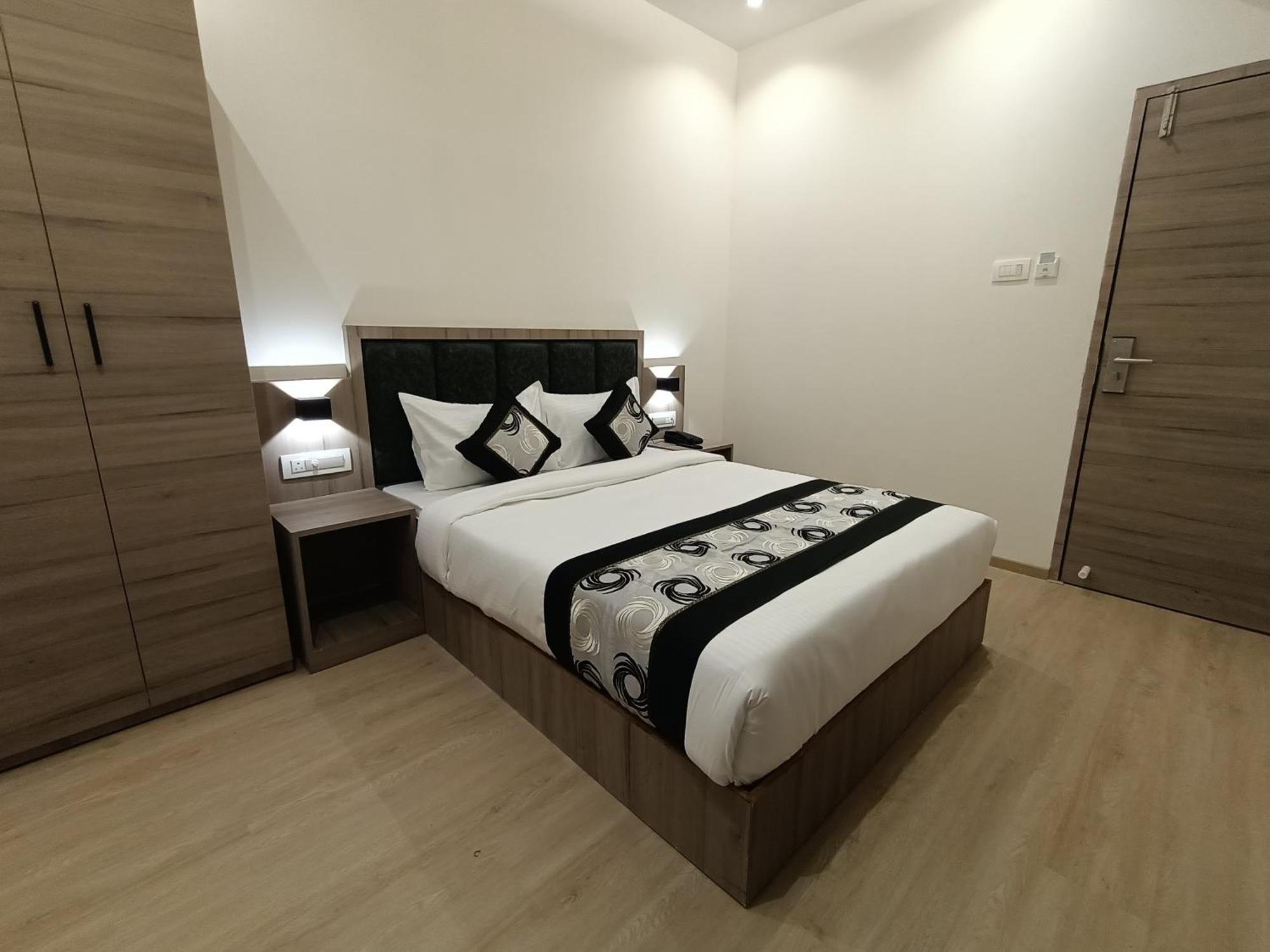 Hotel Beverly Palace Santacruz - Near Bkc - Mumbai Airport T1 Eksteriør billede