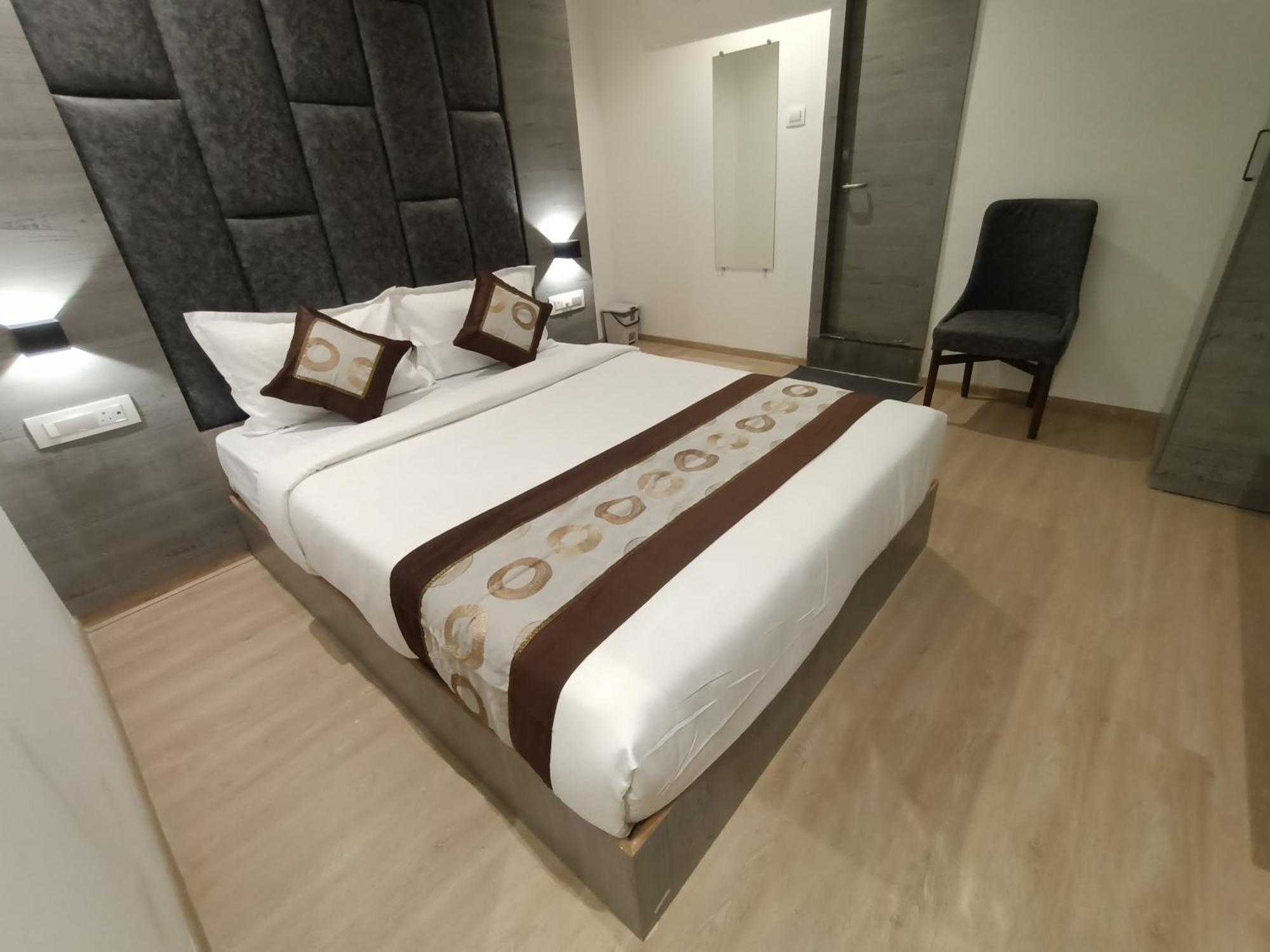Hotel Beverly Palace Santacruz - Near Bkc - Mumbai Airport T1 Eksteriør billede