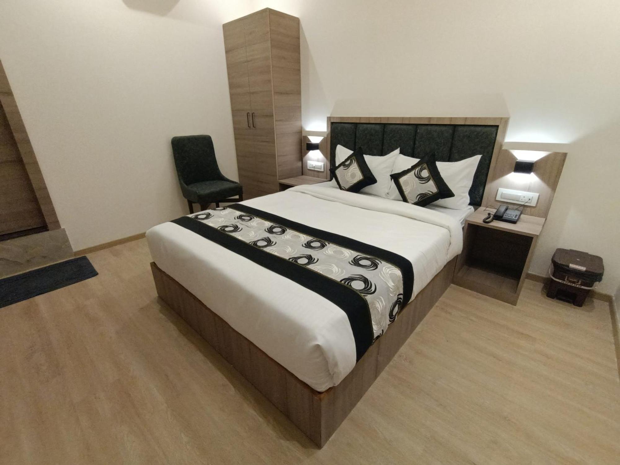 Hotel Beverly Palace Santacruz - Near Bkc - Mumbai Airport T1 Eksteriør billede