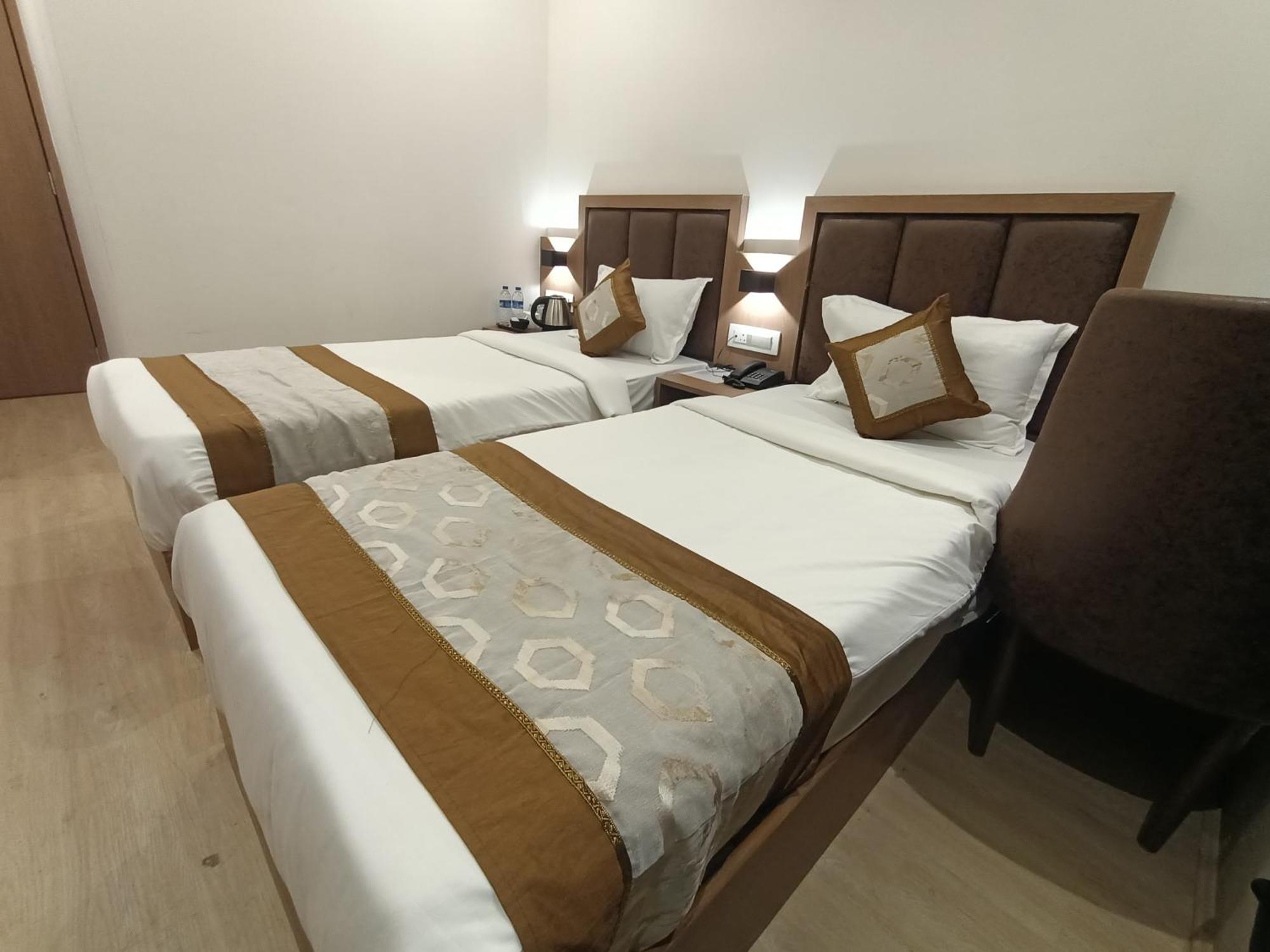 Hotel Beverly Palace Santacruz - Near Bkc - Mumbai Airport T1 Eksteriør billede