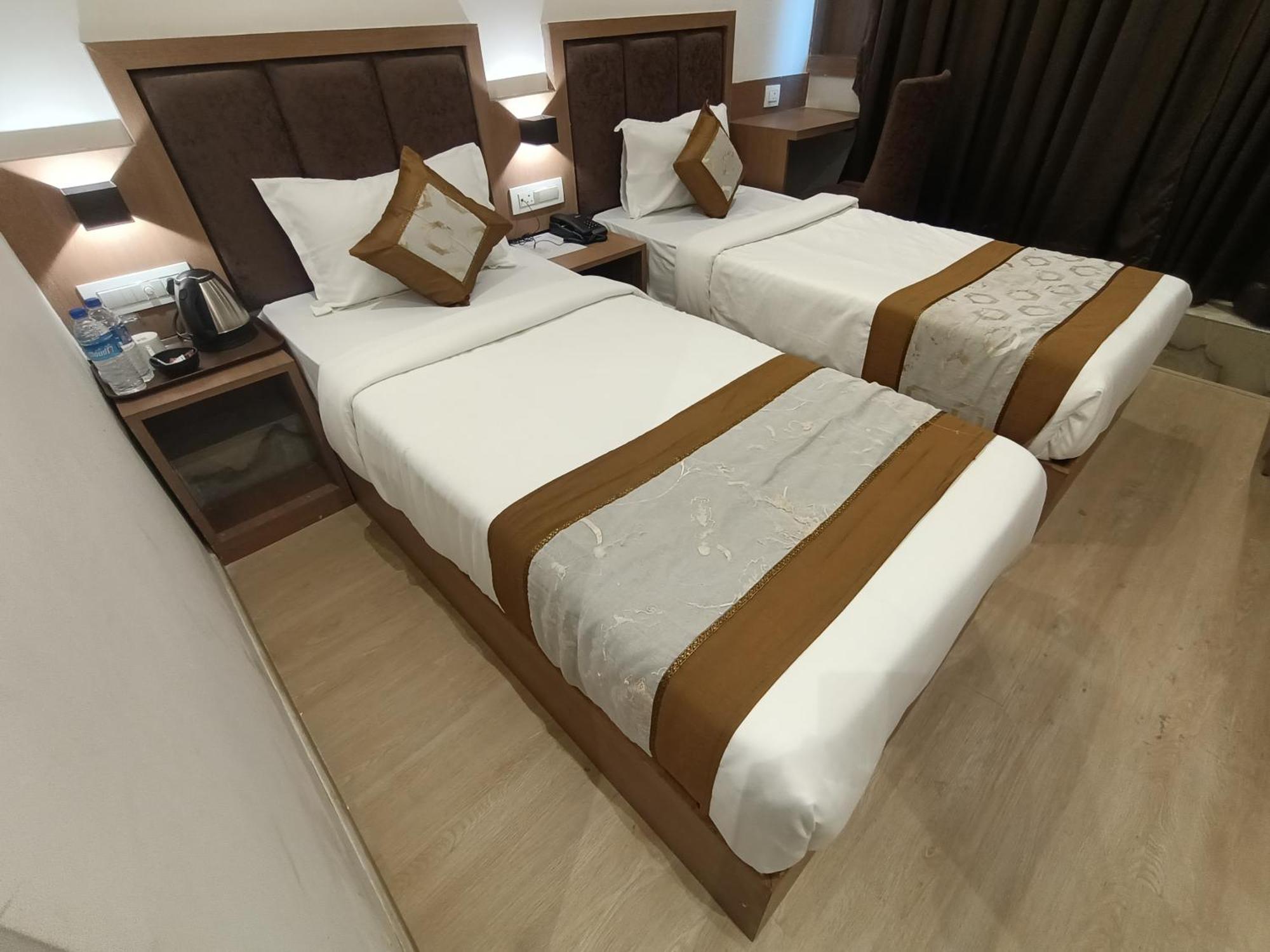 Hotel Beverly Palace Santacruz - Near Bkc - Mumbai Airport T1 Eksteriør billede