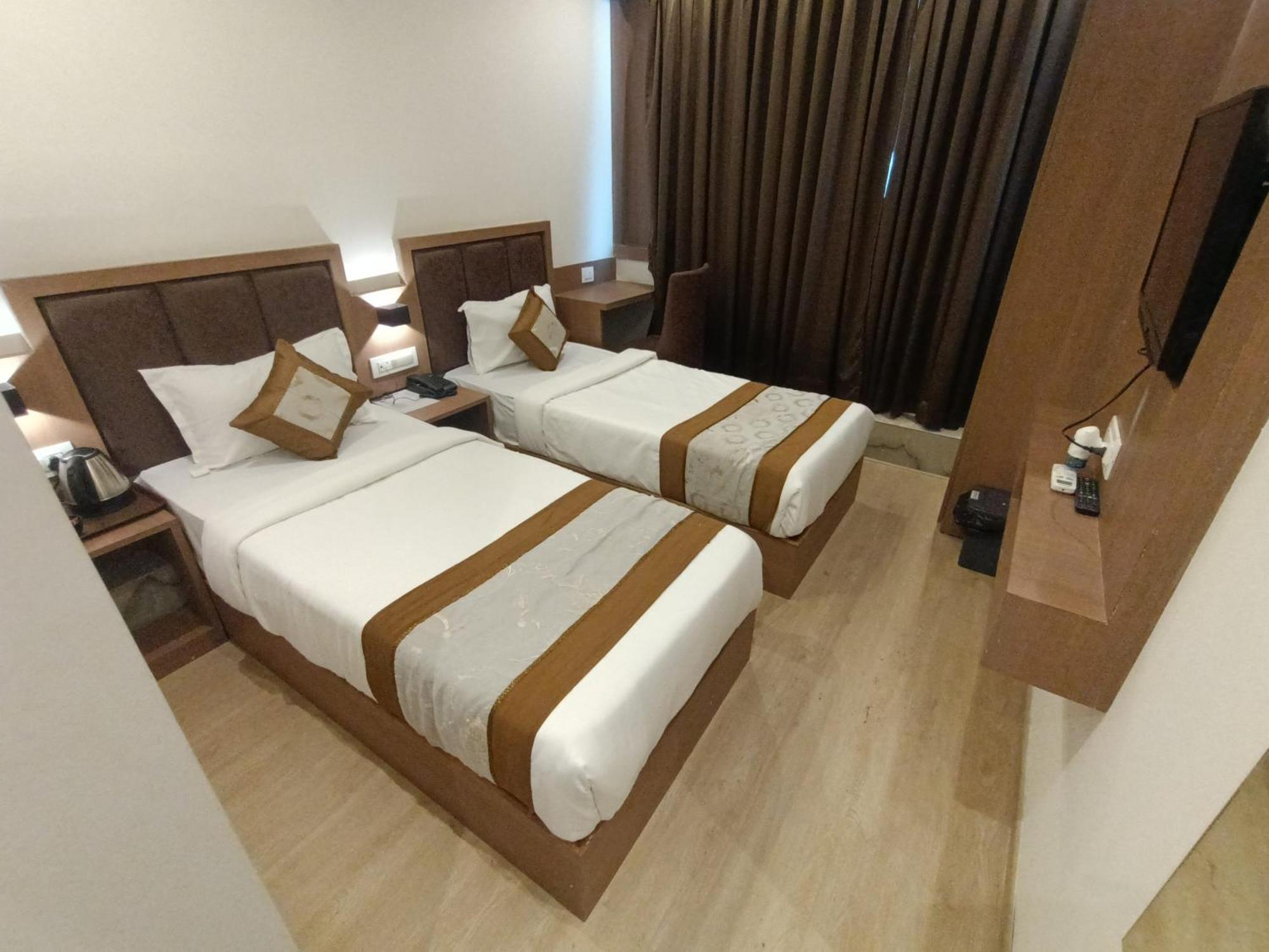 Hotel Beverly Palace Santacruz - Near Bkc - Mumbai Airport T1 Eksteriør billede