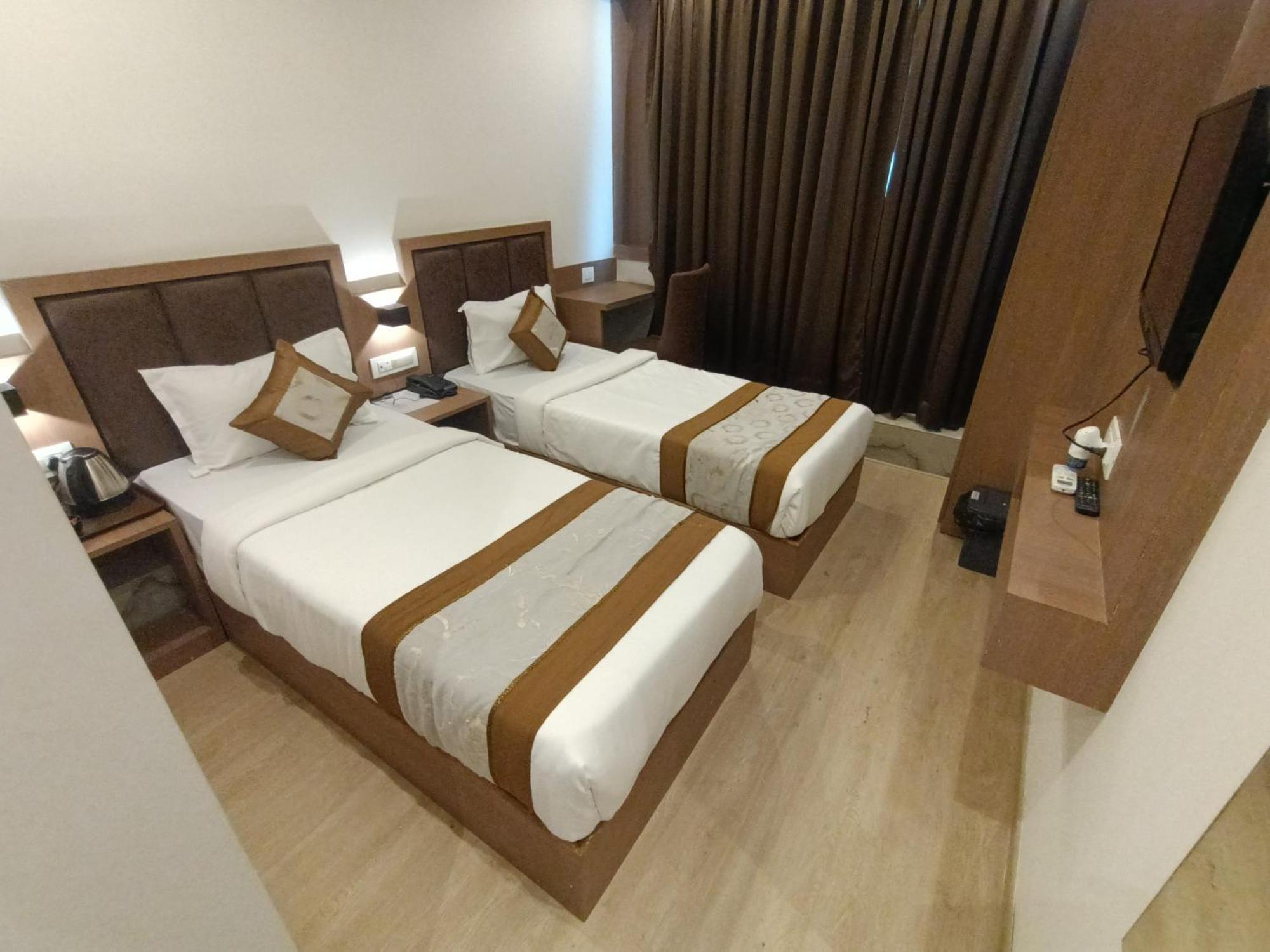 Hotel Beverly Palace Santacruz - Near Bkc - Mumbai Airport T1 Eksteriør billede