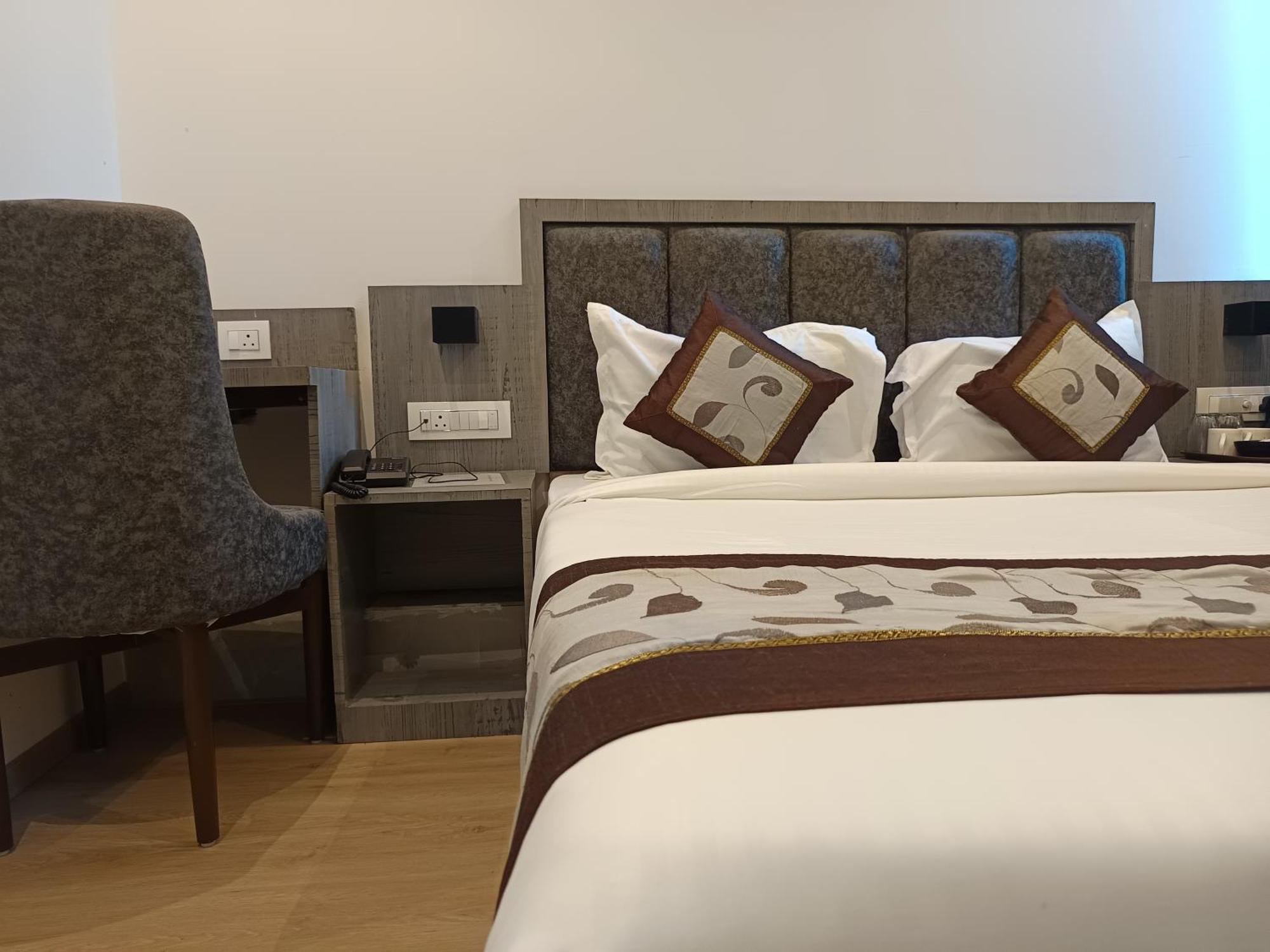 Hotel Beverly Palace Santacruz - Near Bkc - Mumbai Airport T1 Eksteriør billede