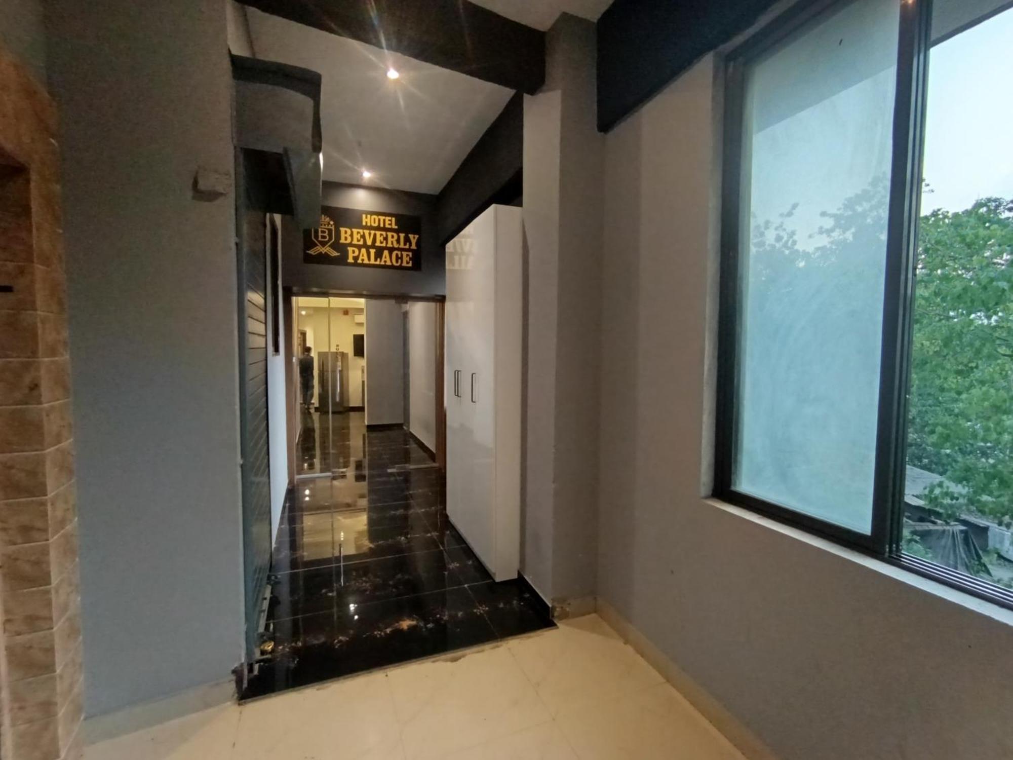 Hotel Beverly Palace Santacruz - Near Bkc - Mumbai Airport T1 Eksteriør billede